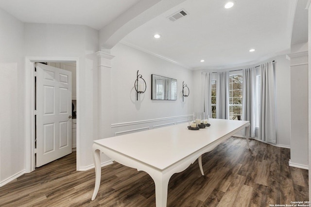 dining area featuring dark wood-style floors, visible vents, arched walkways, and recessed lighting