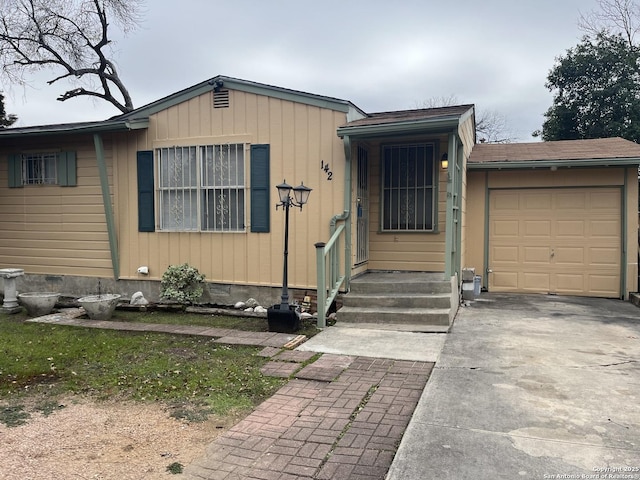 manufactured / mobile home with a garage