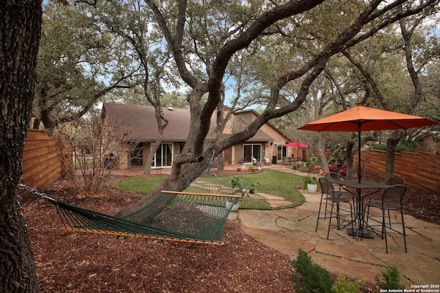 view of yard featuring a patio