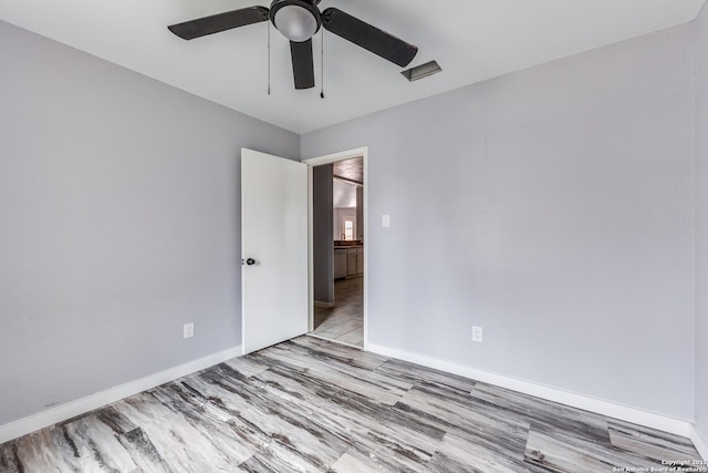 empty room featuring light hardwood / wood-style flooring and ceiling fan