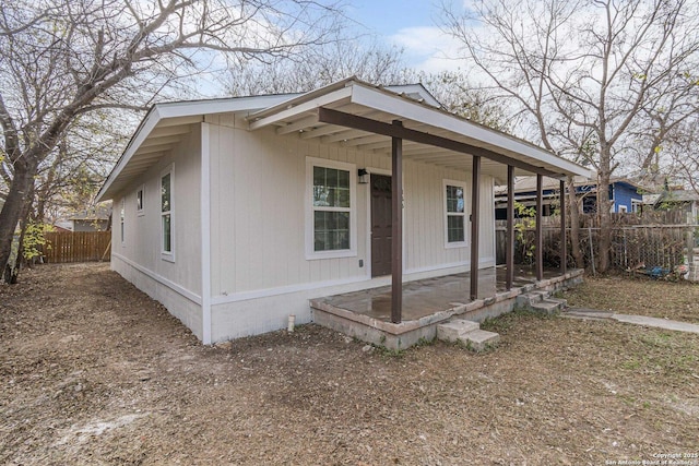 manufactured / mobile home with a porch