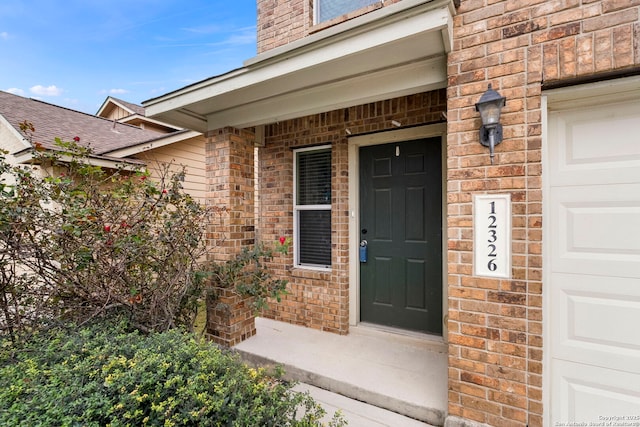 entrance to property featuring covered porch