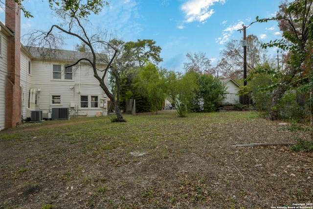 view of yard featuring cooling unit