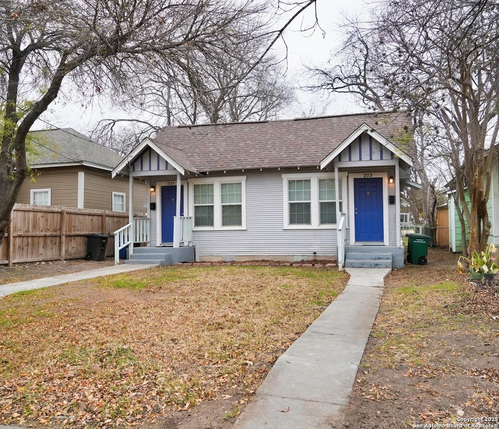 bungalow-style home featuring a front lawn