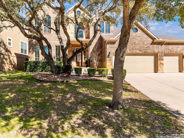 view of front facade with a front lawn