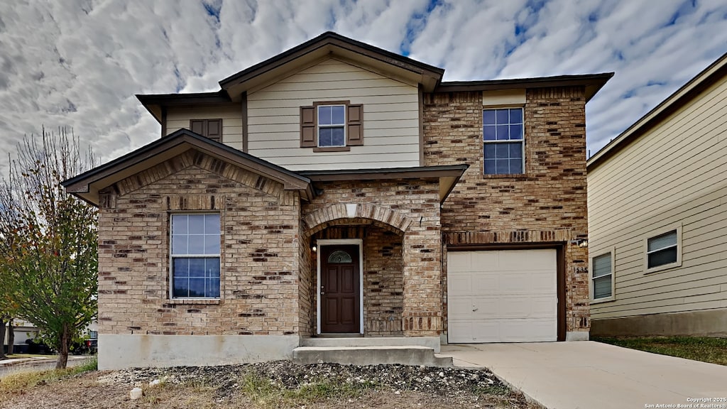 view of front facade featuring a garage