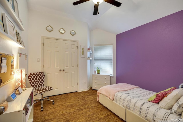 bedroom featuring hardwood / wood-style floors, vaulted ceiling, a closet, and ceiling fan