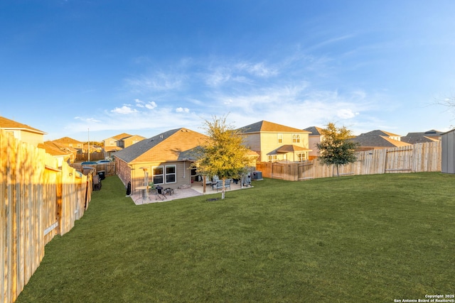 view of yard featuring a patio