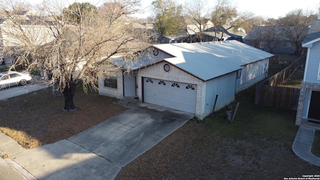 view of front facade featuring a garage