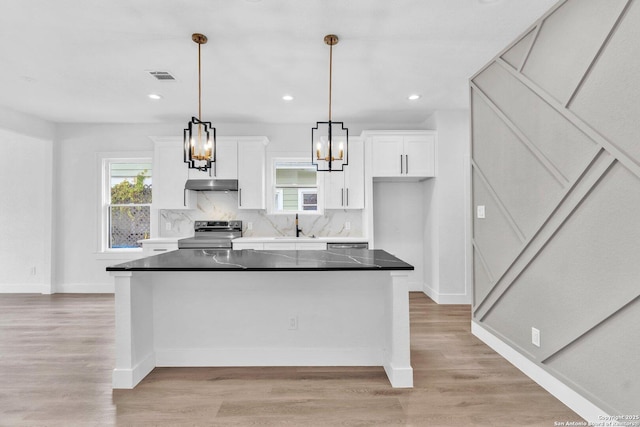 kitchen featuring light hardwood / wood-style floors, white cabinetry, a kitchen island, electric range, and decorative light fixtures