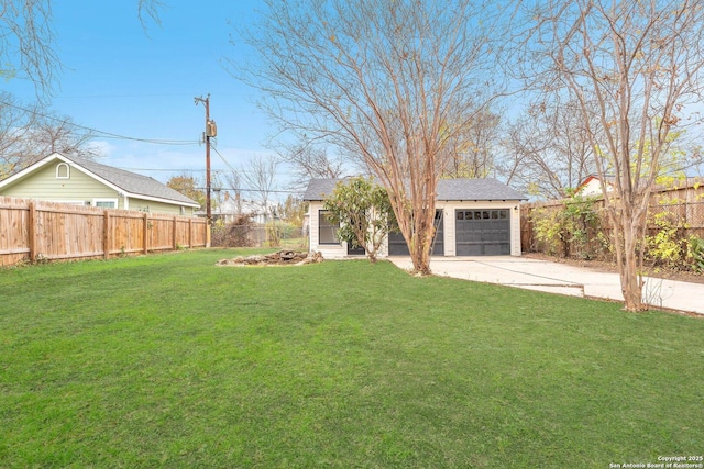 view of yard with an outbuilding and a garage