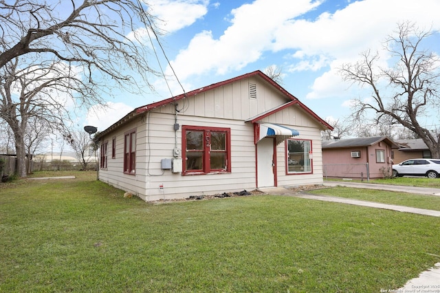 bungalow-style house with a front yard