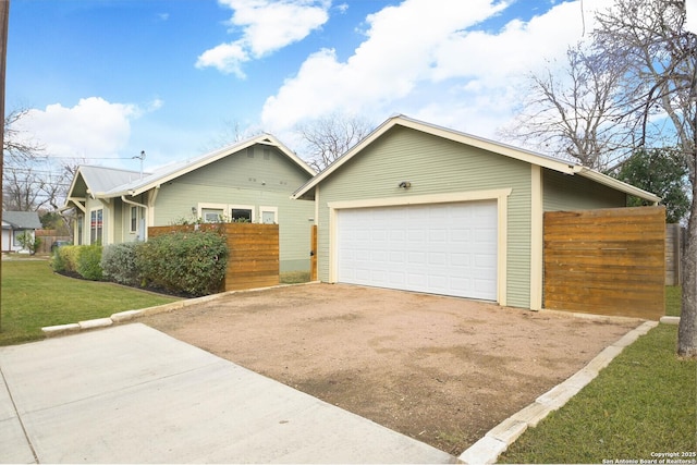 view of front facade featuring a garage and a front lawn