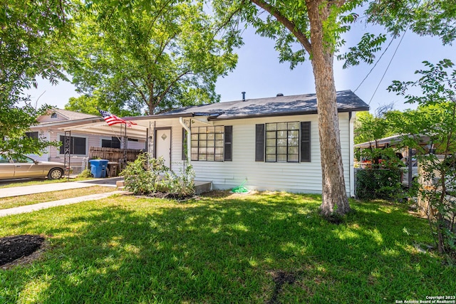 view of front of home with a front lawn