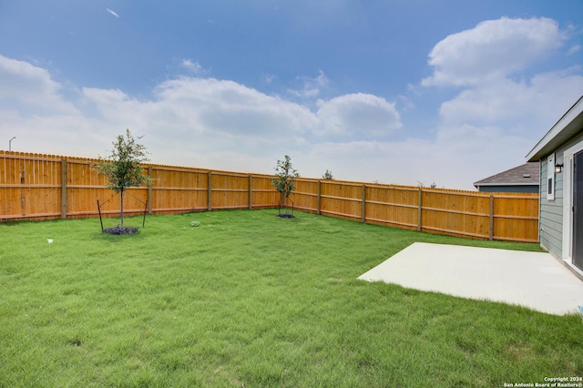 view of yard with a patio area