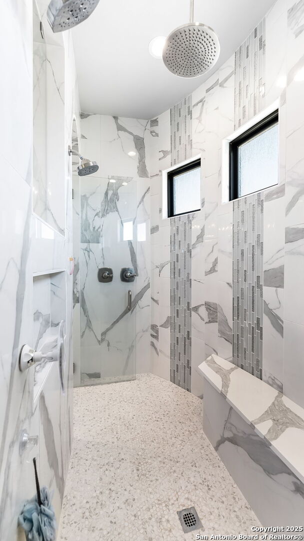 bathroom featuring a tile shower