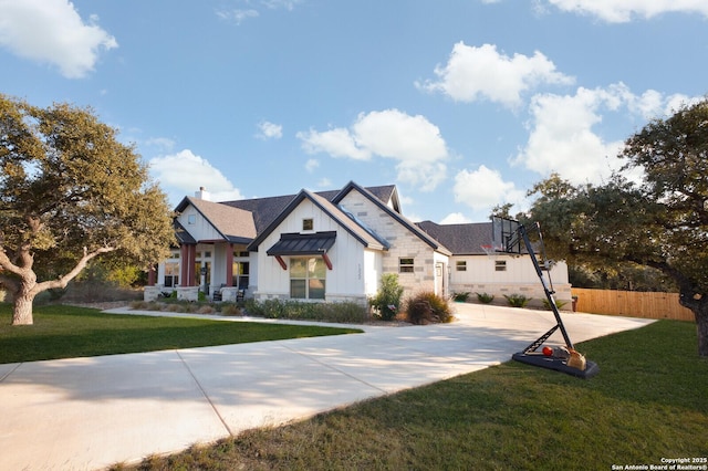 view of front of house with a front lawn