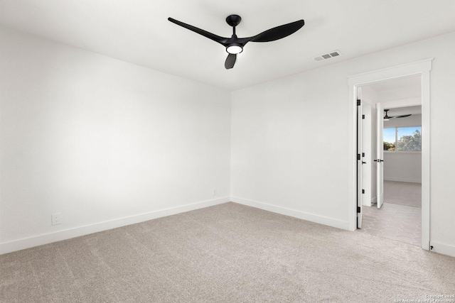 carpeted empty room featuring ceiling fan