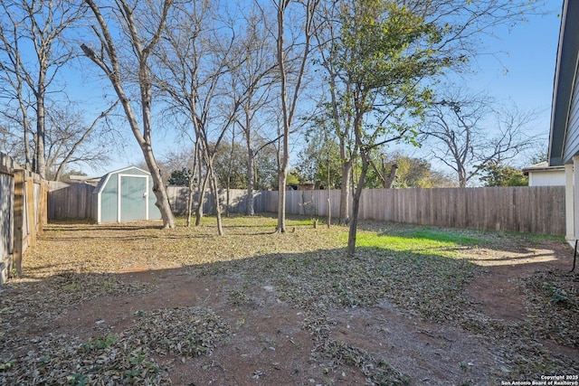 view of yard with a shed