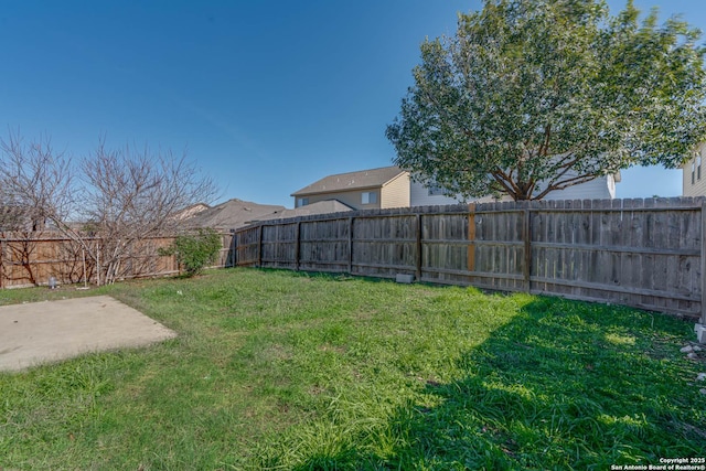 view of yard featuring a patio