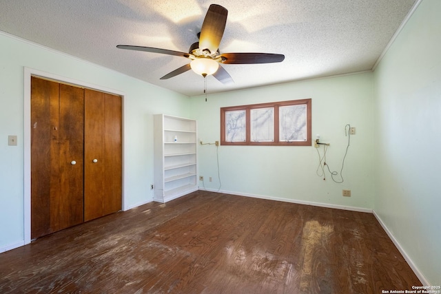 unfurnished bedroom featuring dark hardwood / wood-style floors, a textured ceiling, a closet, and ceiling fan