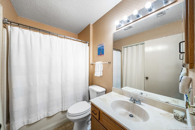 full bathroom featuring a textured ceiling, toilet, vanity, and shower / tub combo with curtain