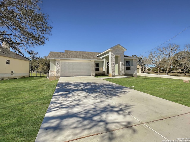 view of front facade with a garage and a front yard