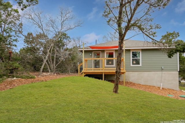 652 Canyon Bnd, Canyon Lake, TX 78133 - back of house featuring a wooden deck and a yard