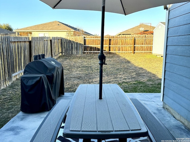 view of yard with a patio area