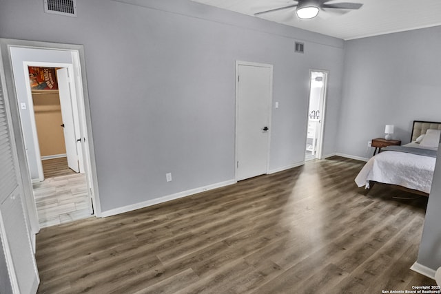 bedroom featuring a closet, dark hardwood / wood-style floors, and ceiling fan