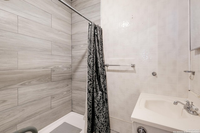 bathroom featuring vanity and a shower with curtain