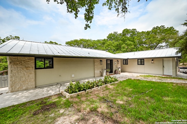 rear view of house featuring a yard