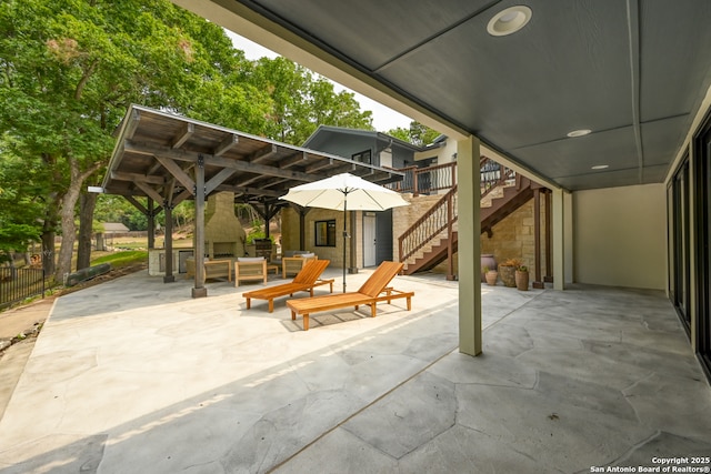 view of patio / terrace featuring an outdoor hangout area