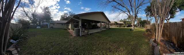 view of yard featuring a patio area