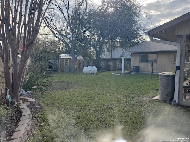 view of yard with a shed