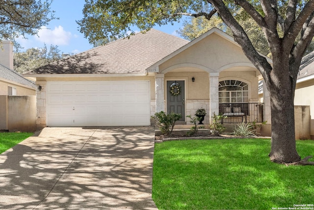 view of front of house featuring a front yard and a garage