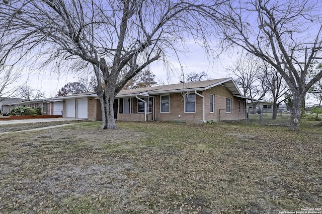 view of front facade featuring a garage