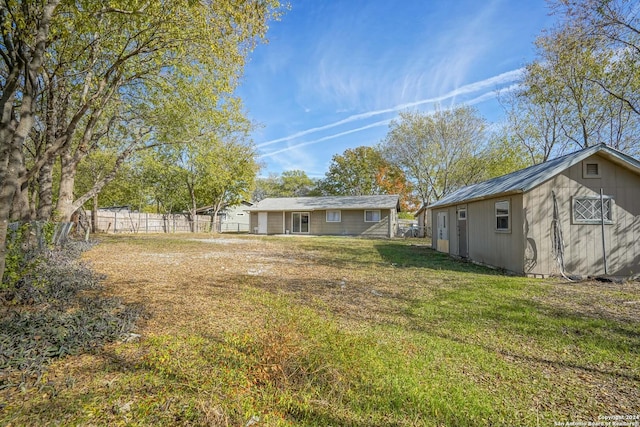 view of yard with a shed