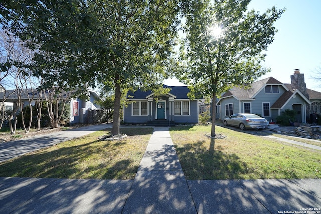 view of front of house featuring a front yard