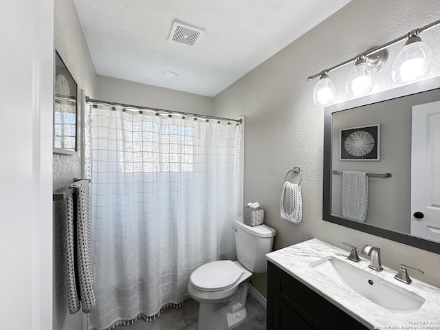 full bath featuring visible vents, a textured wall, toilet, curtained shower, and vanity