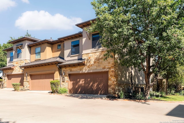 view of front of house featuring a garage