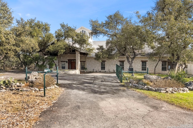 view of front of property