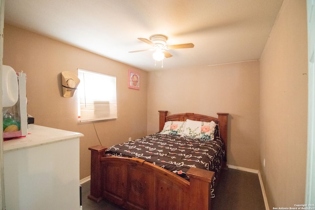 bedroom with ceiling fan