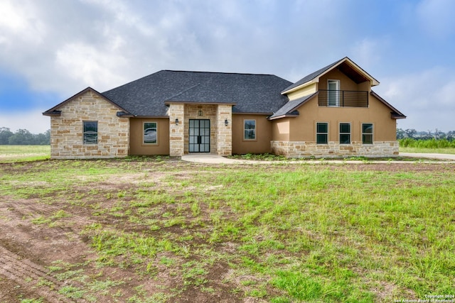 view of front of home with a front yard