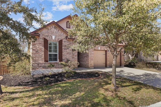 view of front of home featuring a garage and a front yard