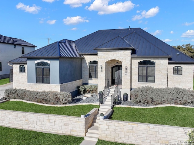 view of front of house featuring a front yard