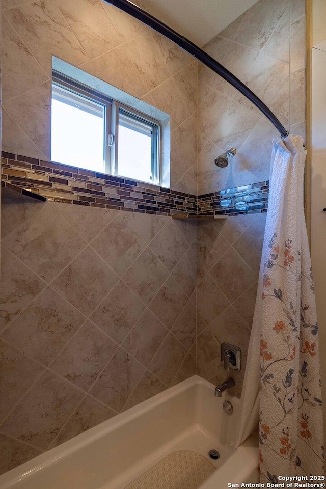 bathroom with shower / tub combo