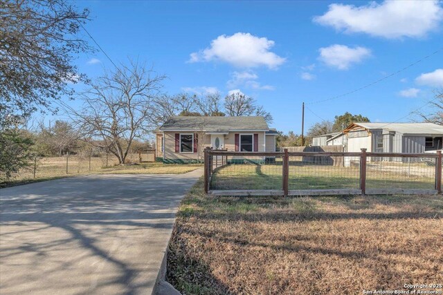 1641 Post Rd, New Braunfels, TX 78130 - ranch-style home with a front yard