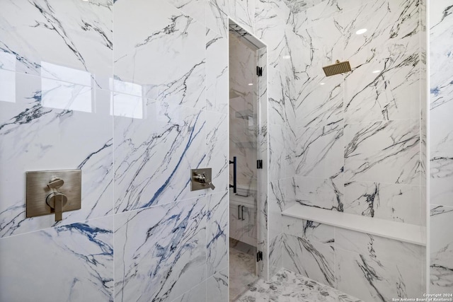 bathroom featuring a tile shower