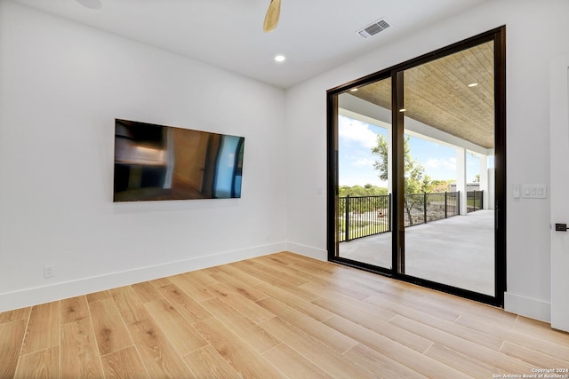 empty room featuring light hardwood / wood-style flooring and ceiling fan